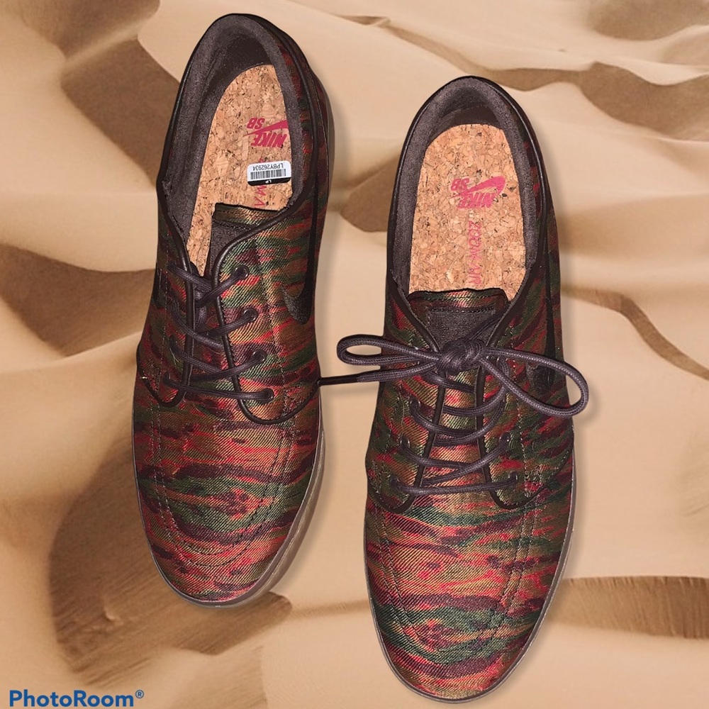 Aztec Pattern Nike Zoom Sneakers - Picture 4 of 4